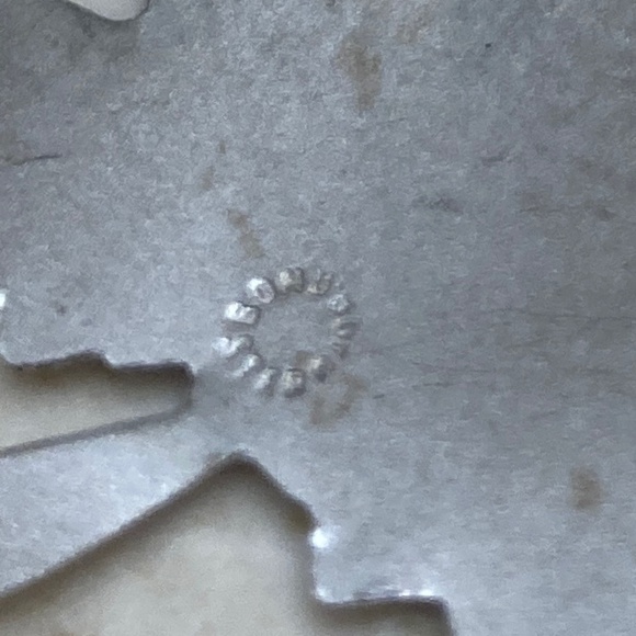 Silver Canadian Maple Leaf Pin Brooch - Picture 3 of 3